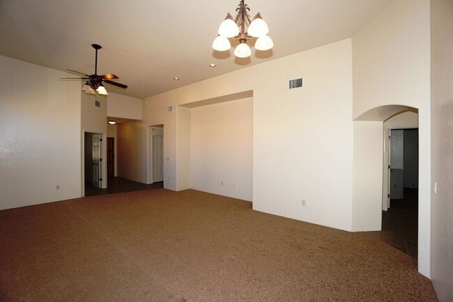 Building Photo - Spacious 3BR East Tucson Home | 1,889 SQFT & 2-Car Garage