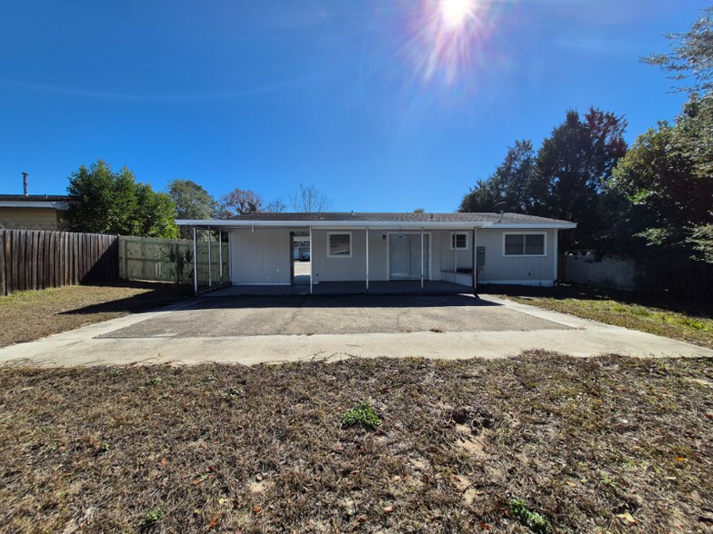 Building Photo - 2131 W Greenway Pl