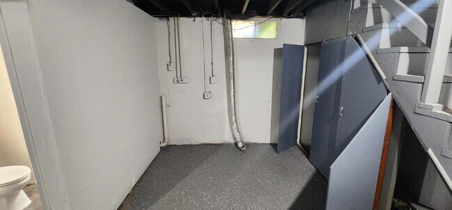 Building Photo - Updated Ferguson Home with Finished Basement & Fenced Yard