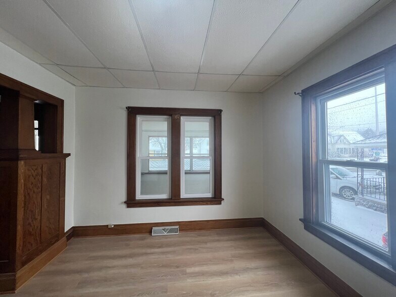 Building Photo - 911 Townline Rd