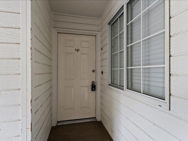 Building Photo - SANDY  2 BED 2 BATH CONDO, small pet OK