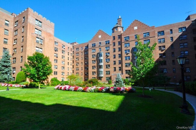 Building Photo - 180 Garth Rd