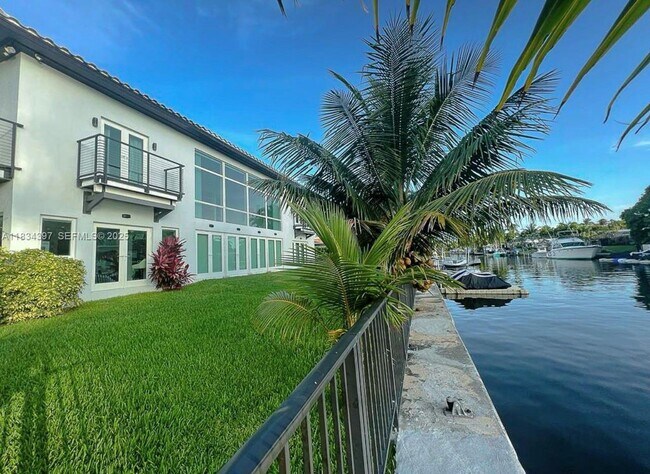 Building Photo - 13300 Biscayne Bay Terrace