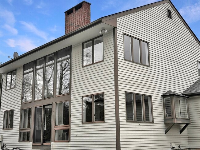 Building Photo - 6 Bancroft St