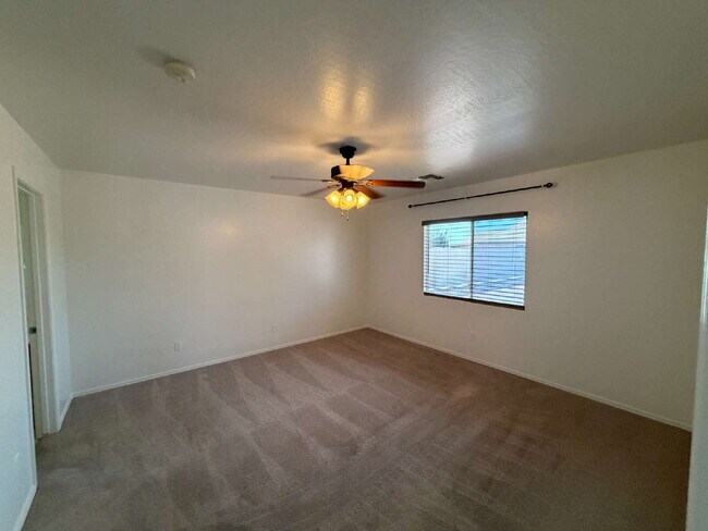 Building Photo - 3907 E Pinto Valley Rd