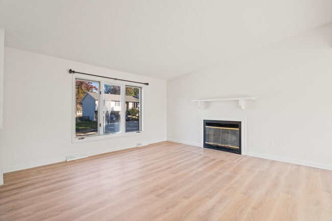 Building Photo - 3607 Madera Dr