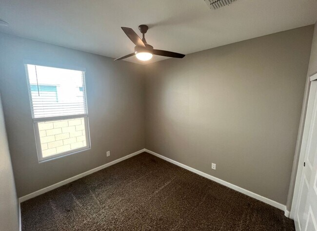 Building Photo - 8530 W Millerton Way