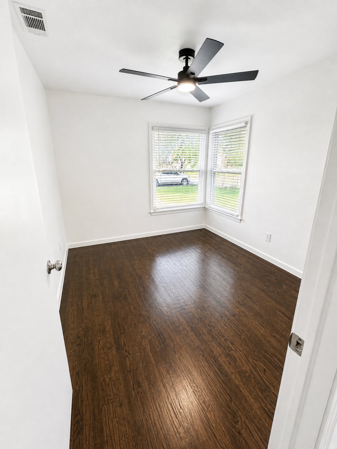Building Photo - 2065 Farola Dr