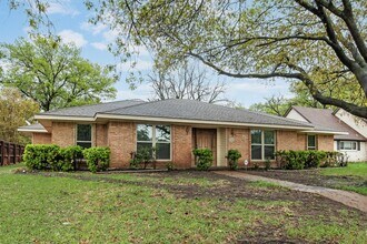 Building Photo - **Modern Elegance Meets Prime Location in Farmers Branch**