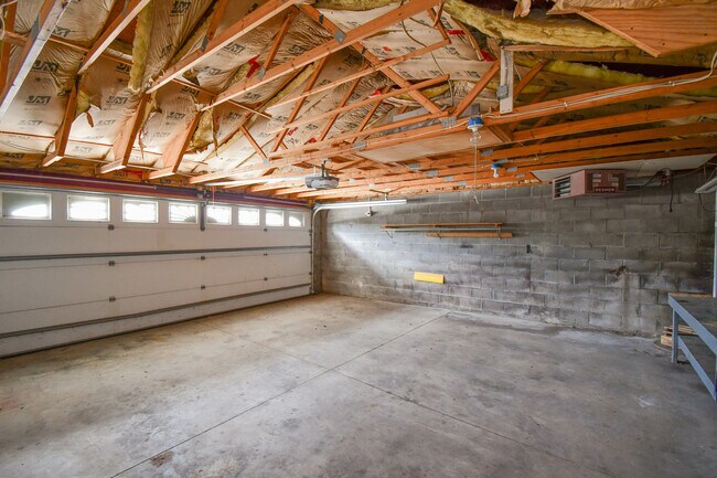 Building Photo - 4504 S Cliff Ave