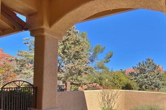 Building Photo - Price Reduced!! Desirable Uptown Sedona In...