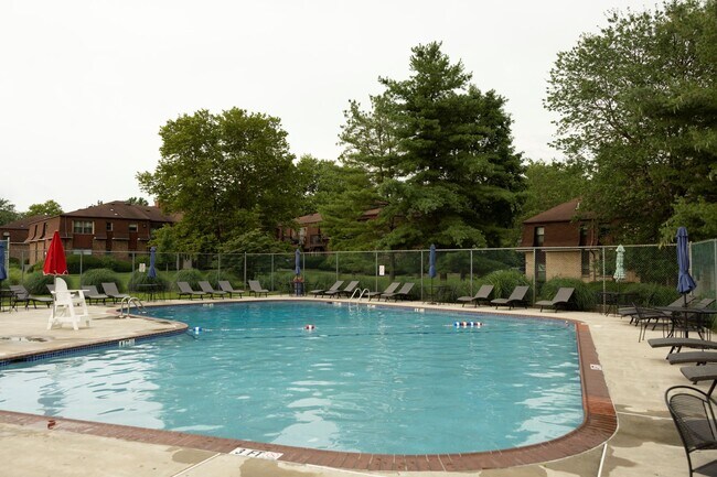 Building Photo - 1304 Normandy Ct