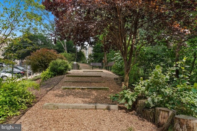 Building Photo - 5904 Mt Eagle Dr