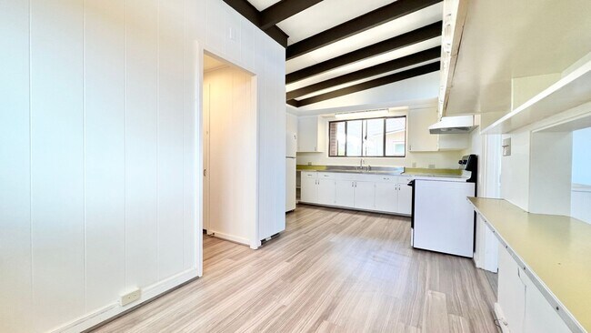 Building Photo - 4202A Sierra Dr