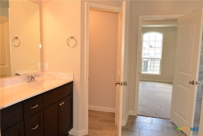 Building Photo - 741 Farmers Dell