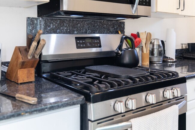 Building Photo - 59-018 Holawa St