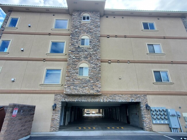Building Photo - Riverwalk Village Condo