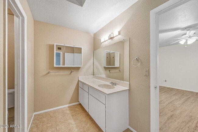 Building Photo - 6120 E Augusta Cir