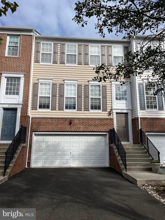 Building Photo - 895 Chatfield Rd