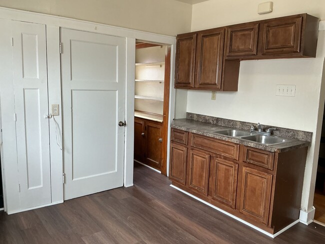 Building Photo - 4 bedroom single family home