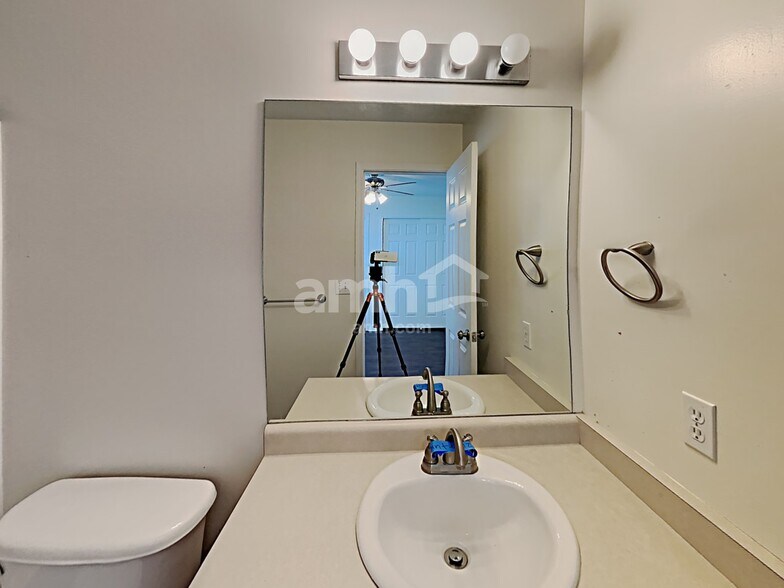 Building Photo - 3372 W 1050 N