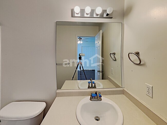 Building Photo - 3372 W 1050 N