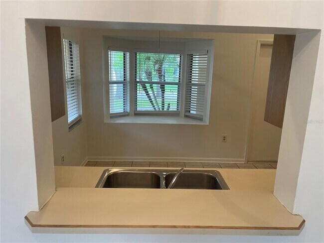 Building Photo - 4352 Sandhurst Dr
