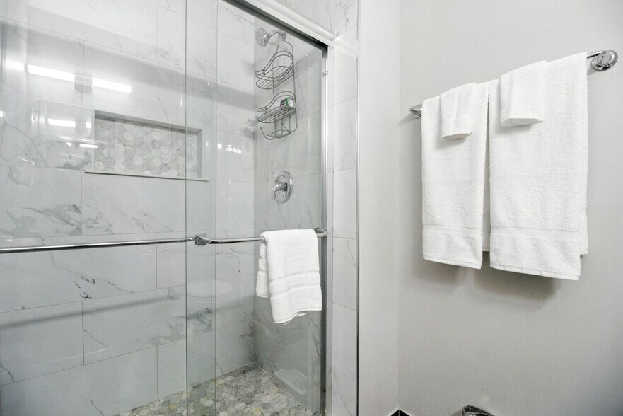 Building Photo - 1908 Kingsley Dr