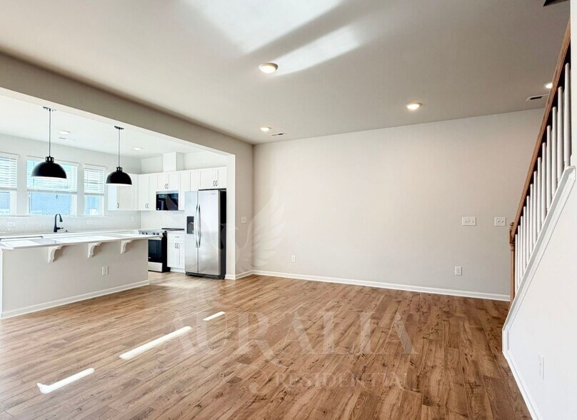 Building Photo - 111 Lennei Ln