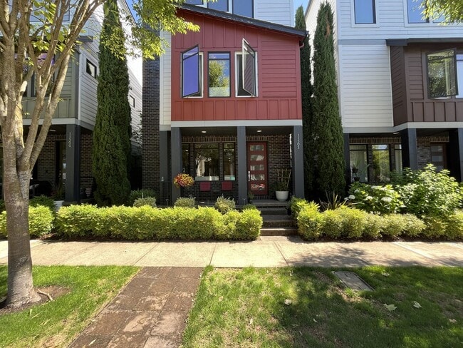 Building Photo - Spacious 2,511 Sq Ft Wilsonville Townhome with Vaulted Loft, Modern Kitchen & Attached Two-Car Ga...