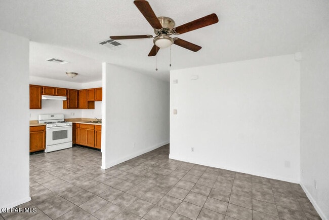 Building Photo - 12335 Tierra Baja Way