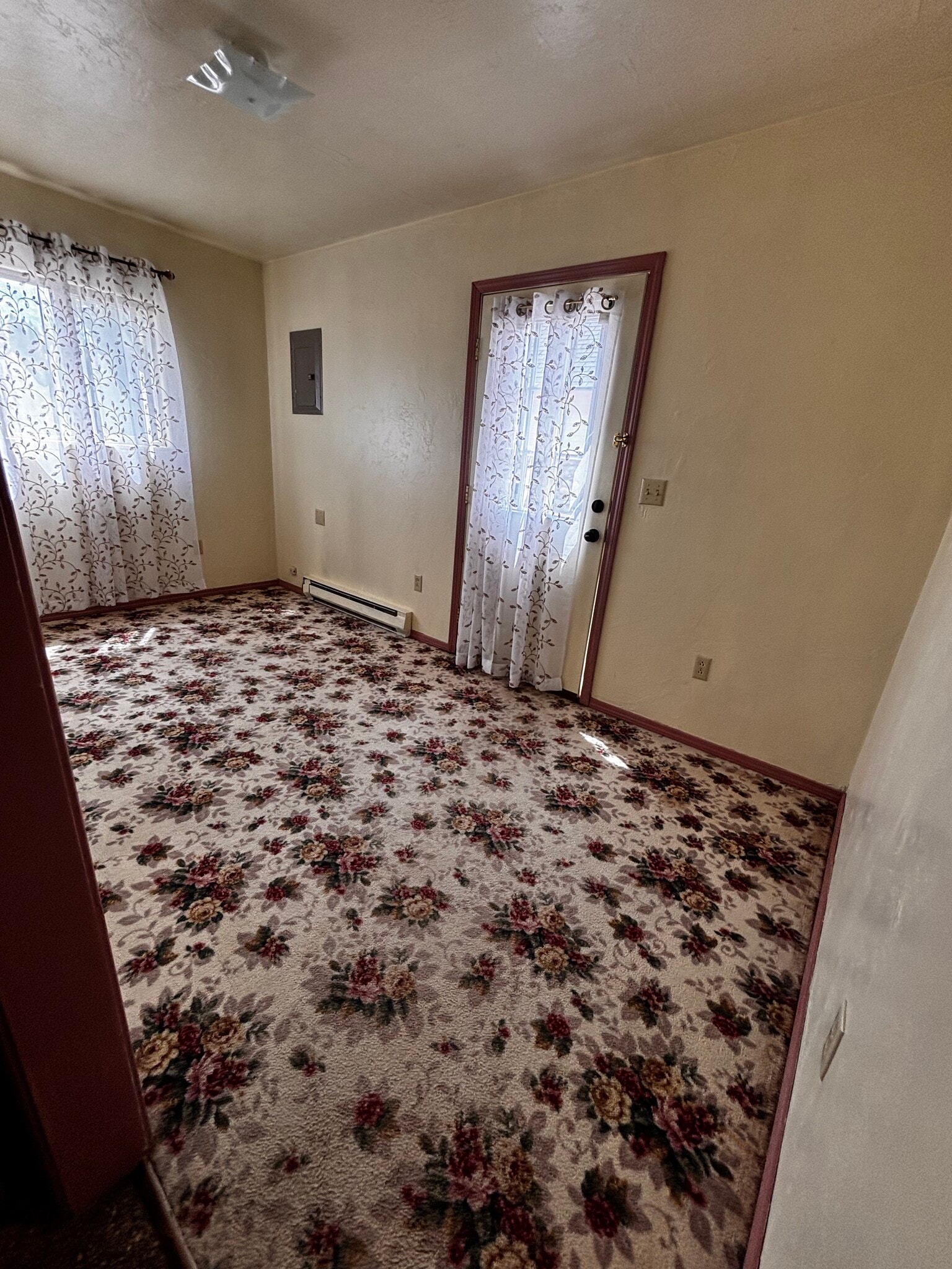 Bonus Back Room - Office Or Guest Room - 3951 Stevensville River Rd