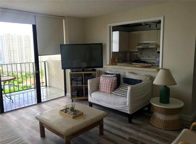 Building Photo - 18181 NE 31st Ct