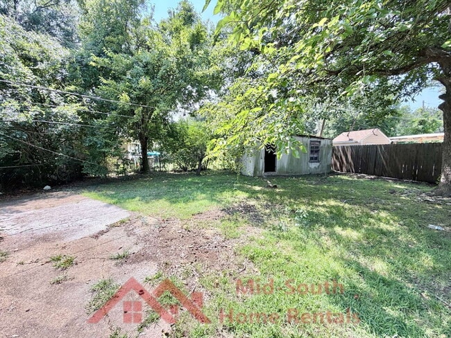 Building Photo - 4050 Pikes Peak Ave