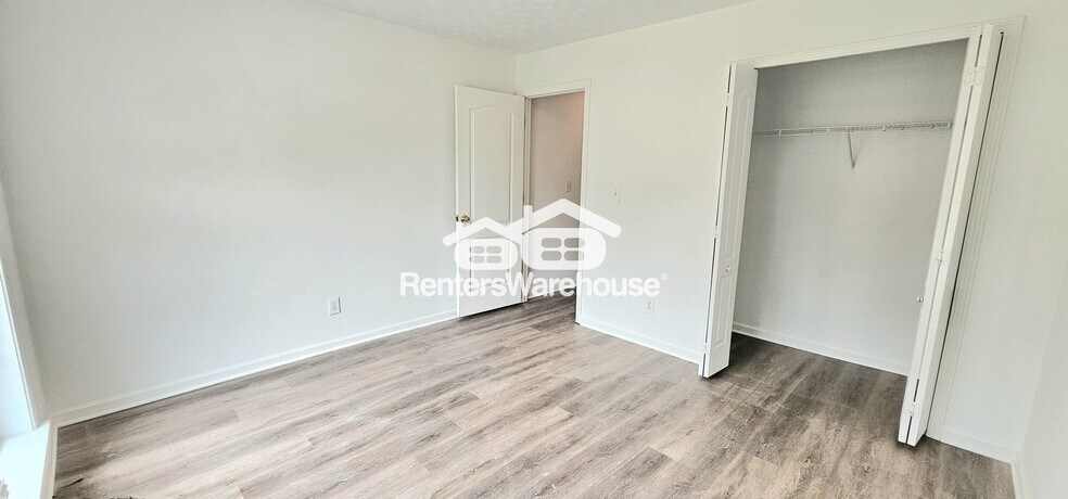 Building Photo - 5785 Creekside Dr