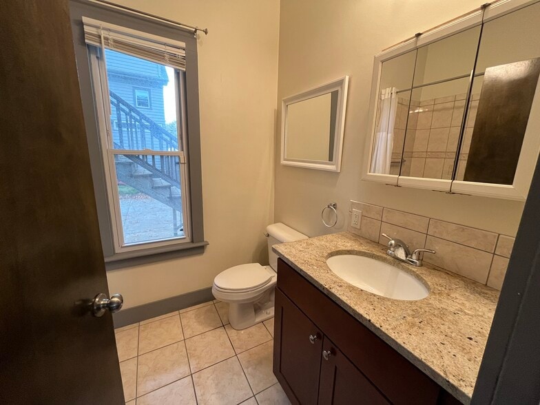 Bathroom - 64 Pitman St