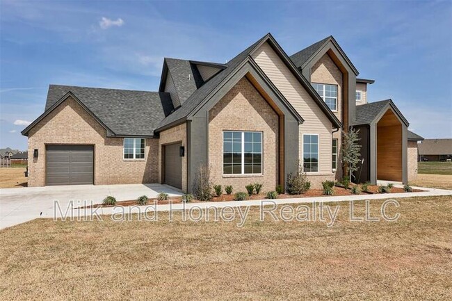 Building Photo - 1007 River View Dr
