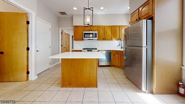Building Photo - 11 Schuyler Ct