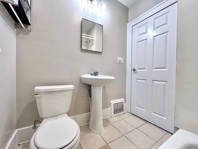 Building Photo - Three Bedroom Home in Muskegon