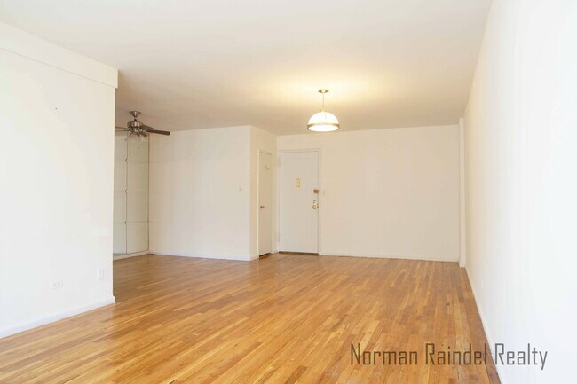 Building Photo - 1745 E 12th St