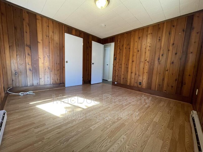 Building Photo - 900 Lakeview Pkwy