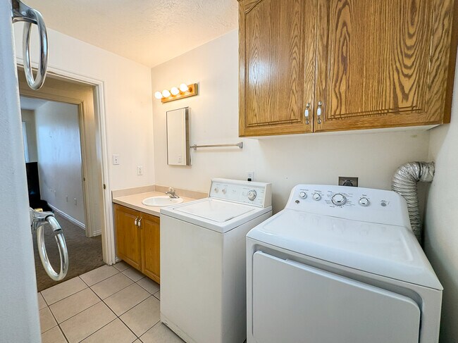 Building Photo - 391 E 700 N