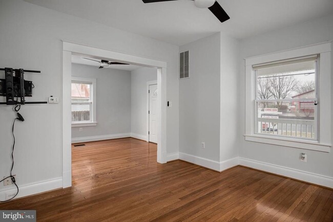 Building Photo - 735 Berryville Ave