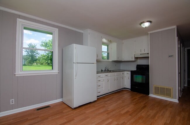 Building Photo - 7109 Hall Ln