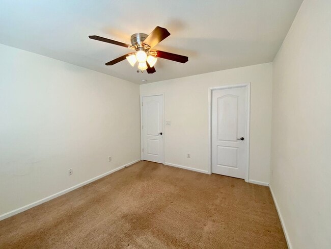 Building Photo - READY July 1st!! End-Unit Condo with Commu...