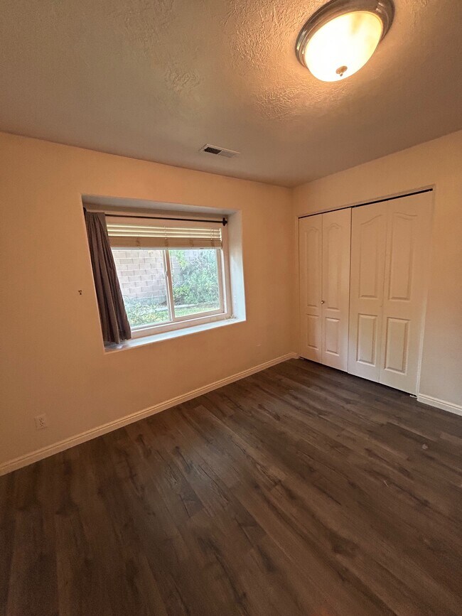 Building Photo - 2695 E 370 N