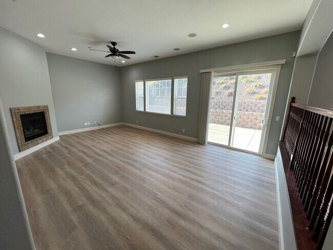 Building Photo - Desirable and Spacious 5-Bedroom Home in Empire Ranch!