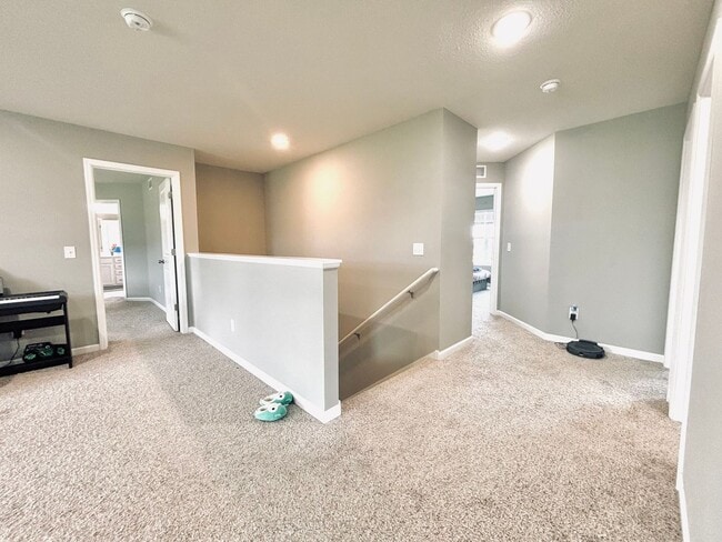 Building Photo - Stunning 5bed/3 1/2 bath Home in Shakopee!