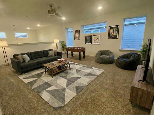 Building Photo - 257 Geminiflora Bend