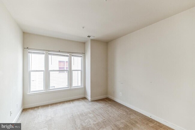 Building Photo - 12167 Waveland St